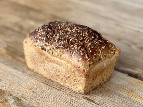 SKŁAD CHLEBA Chleb żytni pytlowy z siemieniem na zakwasie naturalnym (360g) (dostępność: śr.-pt.)