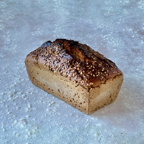 SKŁAD CHLEBA Chleb żytni pytlowy z siemieniem na zakwasie naturalnym (720g) (dostępność: śr.-pt.)