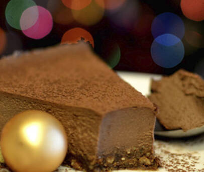 Świąteczny kremowy torcik czekoladowy